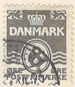 8 øre dk-0256 stemplet hængslet